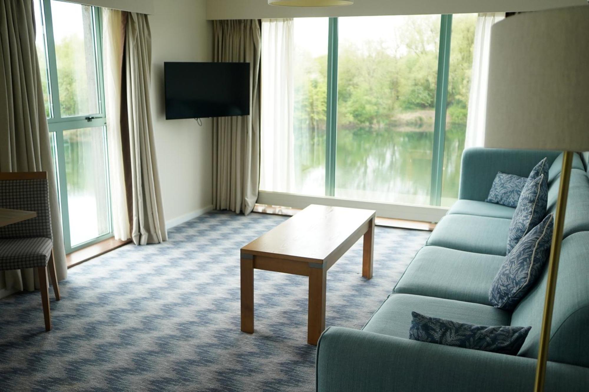 De Vere Cotswold Water Park South Cerney Exteriér fotografie